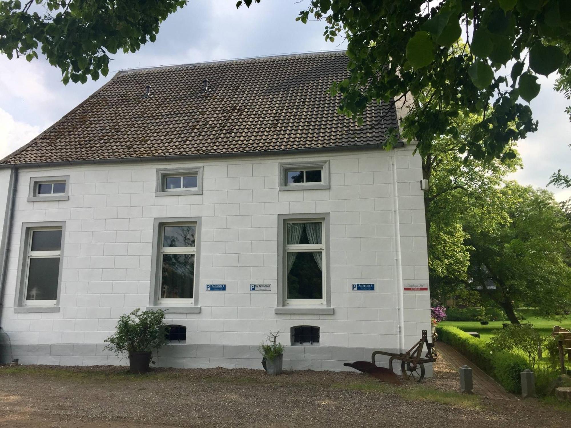 Steinhaus Hof Villa Bunde  Rum bild